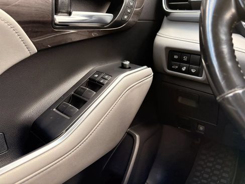 Used 2021 Toyota Highlander Limited AWD/4WD image 26