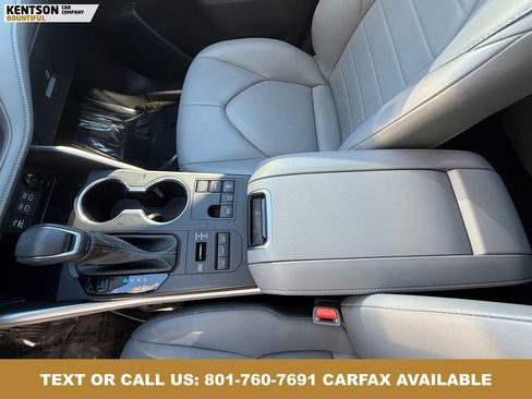 Used 2024 Toyota Highlander XLE AWD/4WD image 24