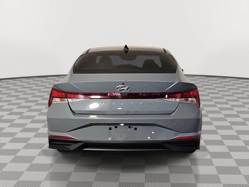 Used 2021 Hyundai Elantra SE FWD image 7