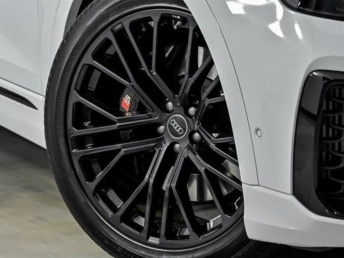 Used 2025 Audi SQ8 Prestige AWD/4WD image 3