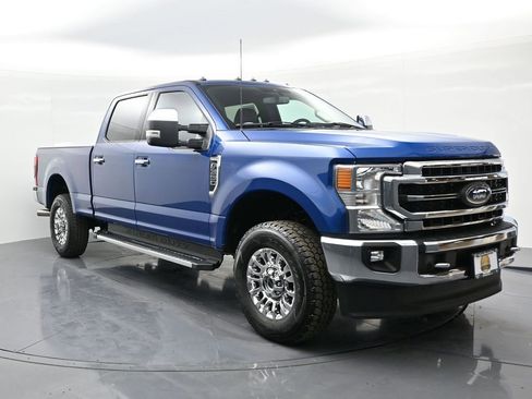 Used 2022 Ford F350 Lariat w/ Chrome Package image 4