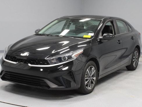 Used 2024 Kia Forte LXS FWD image 6