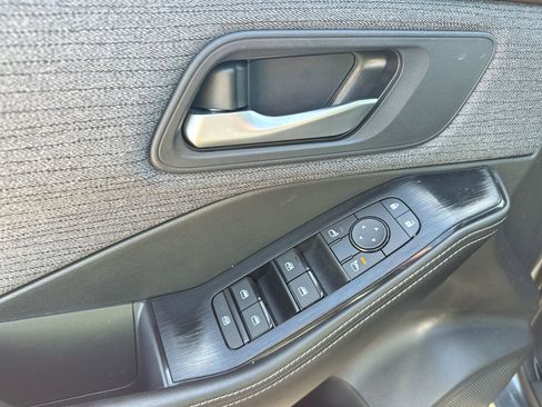 Used 2023 Nissan Rogue SV FWD image 13