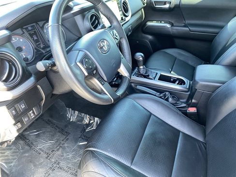 Used 2020 Toyota Tacoma TRD Off-Road w/ TRD Premium Off Road Package AWD/4WD image 28