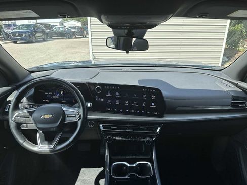 Used 2025 Chevrolet Traverse LT FWD image 14