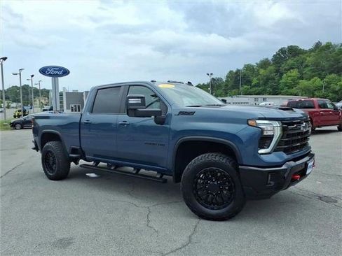 Used 2025 Chevrolet Silverado 2500 LT w/ Trail Boss Package AWD/4WD image 3