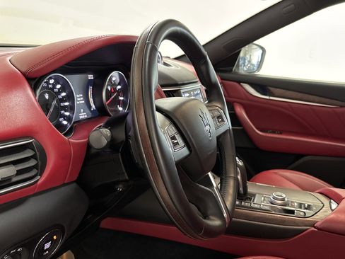 Used 2022 Maserati Levante GT image 16