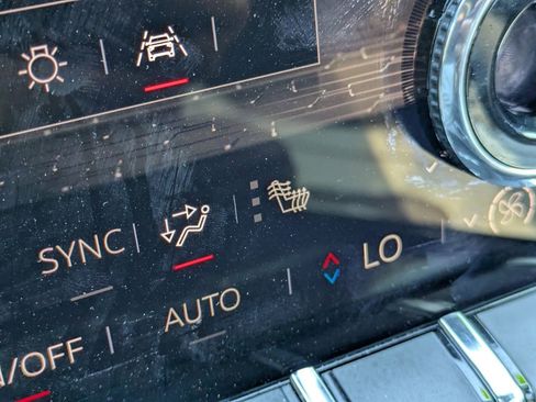 Used 2025 GMC Acadia Elevation image 25