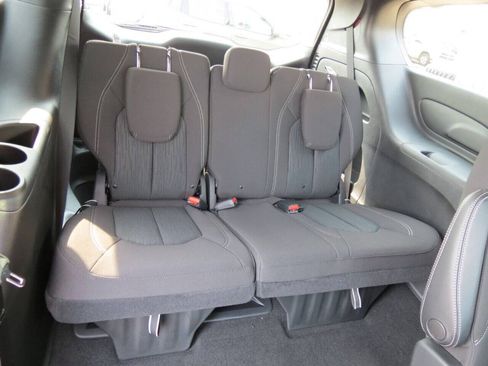 Used 2021 Chrysler Pacifica Touring AWD/4WD image 29