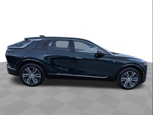 Certified 2024 Cadillac Lyriq Luxury AWD/4WD image 3