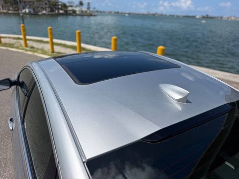 Used 2018 Chevrolet Malibu Hybrid w/ Leather Package FWD image 10