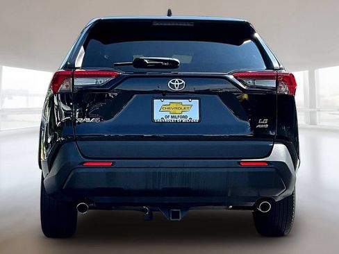 Used 2024 Toyota RAV4 LE AWD/4WD image 5