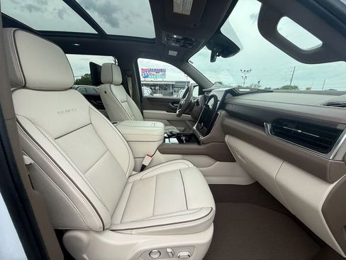 Used 2026 GMC Yukon XL Denali w/ Denali Reserve Package AWD/4WD image 24