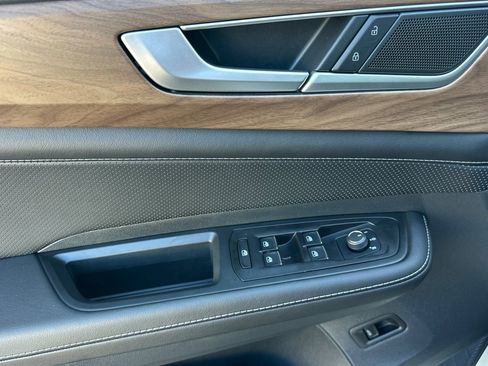 New 2026 Volkswagen Atlas SE FWD image 9