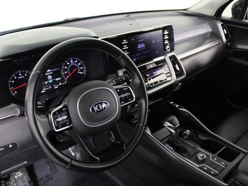 Used 2021 Kia Sorento S image 16