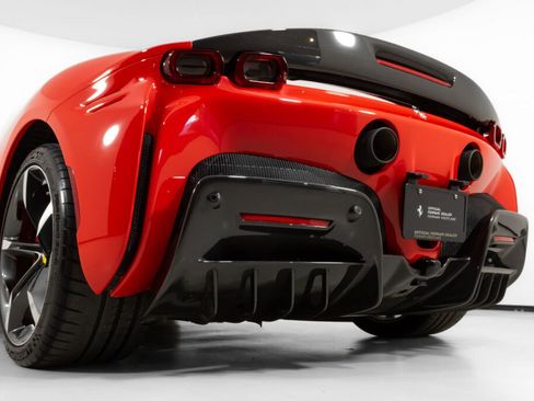 Used 2023 Ferrari SF90 Spider image 16
