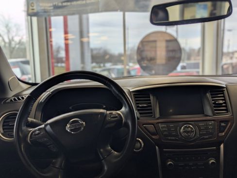 Used 2017 Nissan Pathfinder Platinum w/ Cargo Package image 17