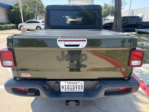Used 2022 Jeep Gladiator Sport AWD/4WD image 9