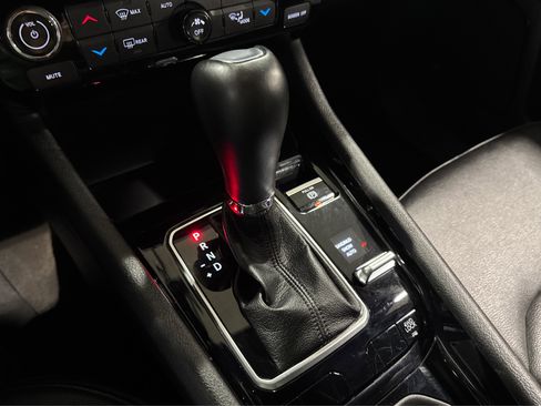 Used 2025 Jeep Compass Limited image 34