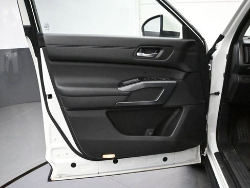 Used 2022 Nissan Pathfinder SL w/ SL Black Package image 9