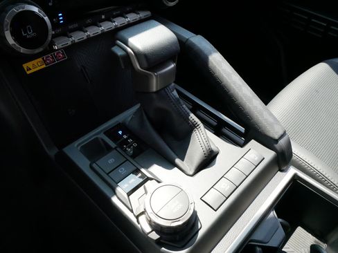 Used 2025 Toyota 4Runner Limited AWD/4WD image 8