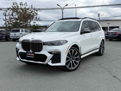 Used 2021 BMW X7 M50i image 3