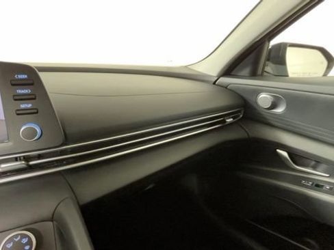 Used 2024 Hyundai Elantra SE FWD image 33