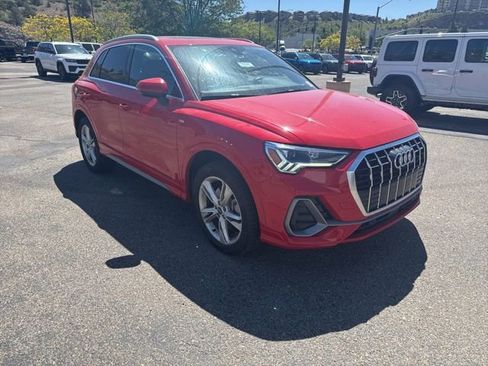 Used 2023 Audi Q3 2.0T Premium w/ 19" Wheel Package AWD/4WD image 4