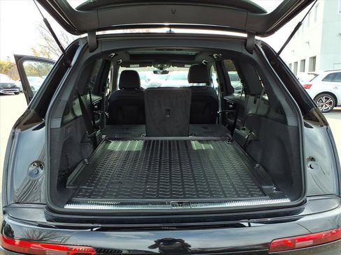 Used 2023 Audi Q7 3.0T Prestige image 12