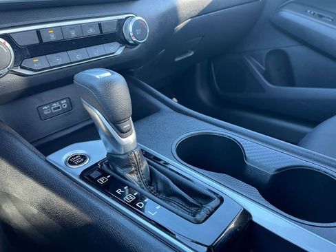 Used 2025 Nissan Altima 2.5 SV image 41