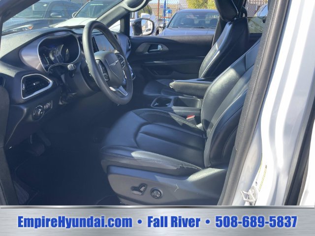 Used 2025 Chrysler Pacifica Select FWD image 17