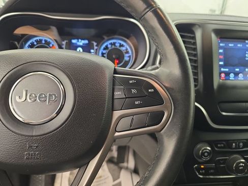 Used 2019 Jeep Cherokee Latitude Plus FWD image 31