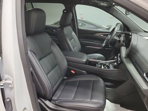 Used 2024 Chevrolet Traverse LT image 24