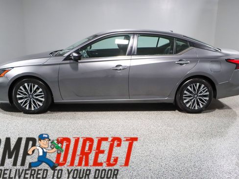 Used 2024 Nissan Altima 2.5 SV image 10
