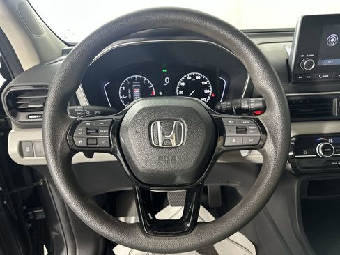 Used 2023 Honda Pilot LX image 14