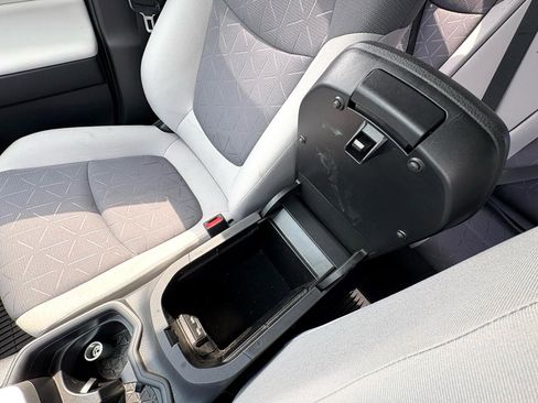 Used 2021 Toyota RAV4 XLE w/ Convenience Package image 18