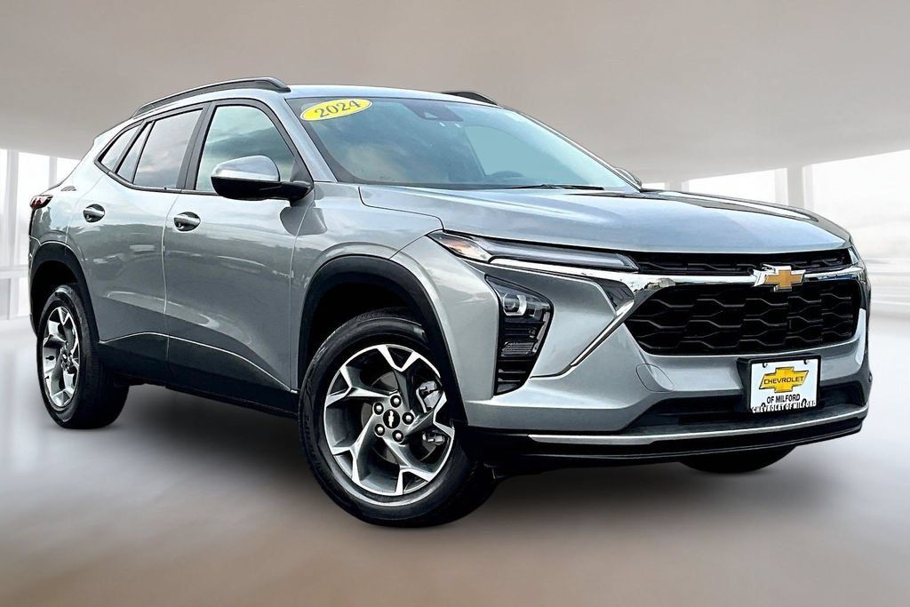 Used 2024 Chevrolet Trax LT FWD image 1