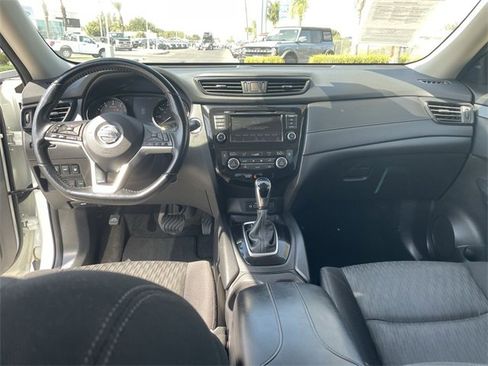 Used 2020 Nissan Rogue SV image 19