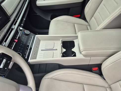 Used 2024 Hyundai Santa Fe Calligraphy AWD/4WD image 25