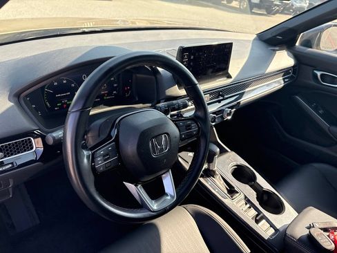 Used 2025 Honda Civic Sport Touring image 4