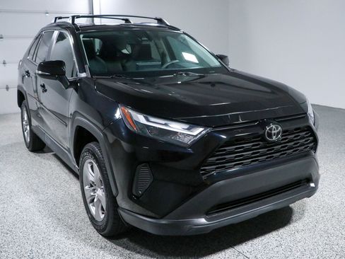 Used 2022 Toyota RAV4 XLE w/ Convenience Package FWD image 5