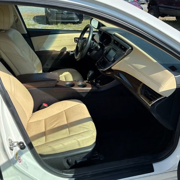 Used 2015 Toyota Avalon XLE Touring FWD image 4
