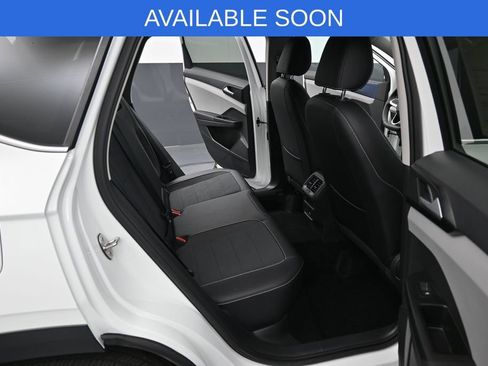 Used 2022 Volkswagen Taos SE AWD/4WD image 32