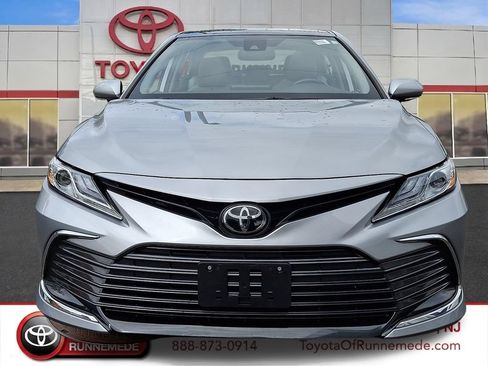 Used 2022 Toyota Camry XLE AWD/4WD image 2