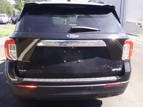 Used 2022 Ford Explorer XLT AWD/4WD image 5