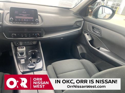 Used 2024 Nissan Rogue S image 19