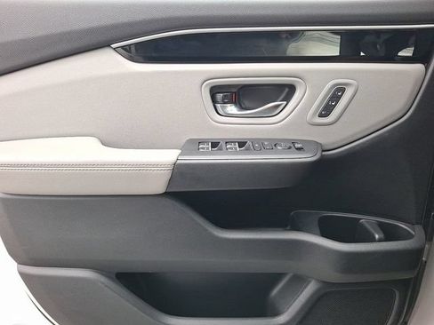 Certified 2023 Honda Pilot Touring image 23