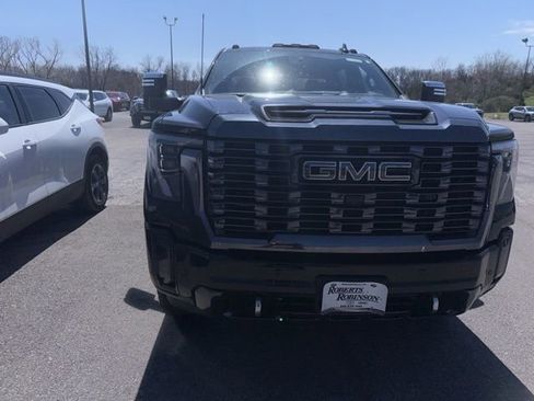 Used 2024 GMC Sierra 2500 Denali Ultimate AWD/4WD image 4