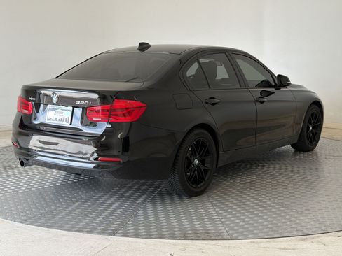 Used 2018 BMW 320i xDrive Sedan AWD/4WD image 9