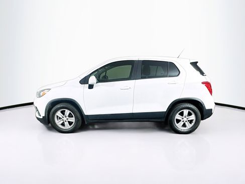 Used 2022 Chevrolet Trax LS w/ Tint and Cruise Package FWD image 4